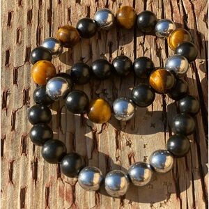UNISEX - cats eye 👁️ black obsidian and Hematite beads…all in one.